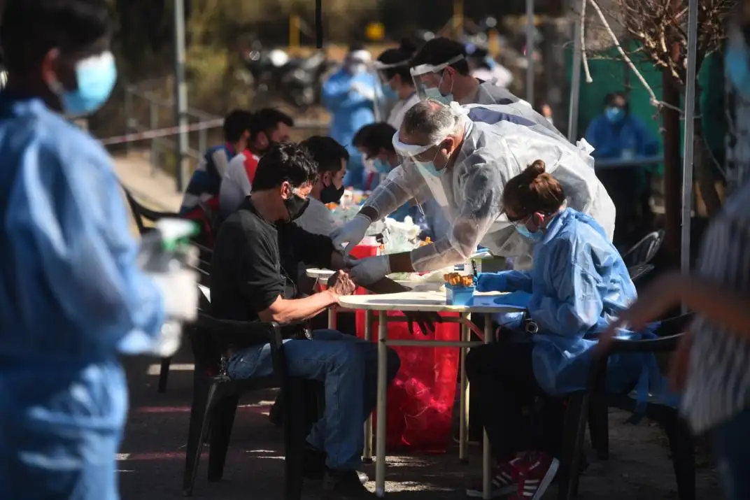Confirmaron 12.625 nuevos casos de coronavirus y 424 muertes en el país