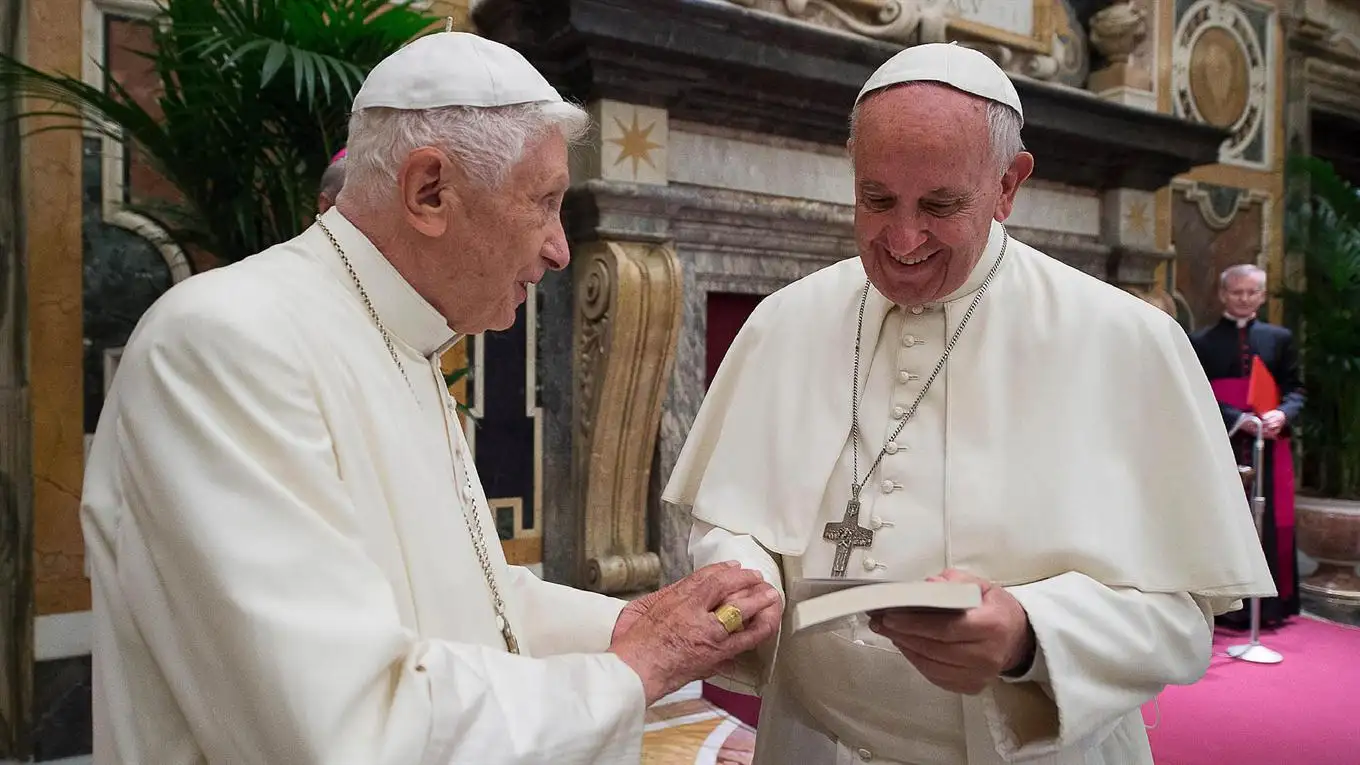 El Papa Francisco recibió a Benedicto XVl