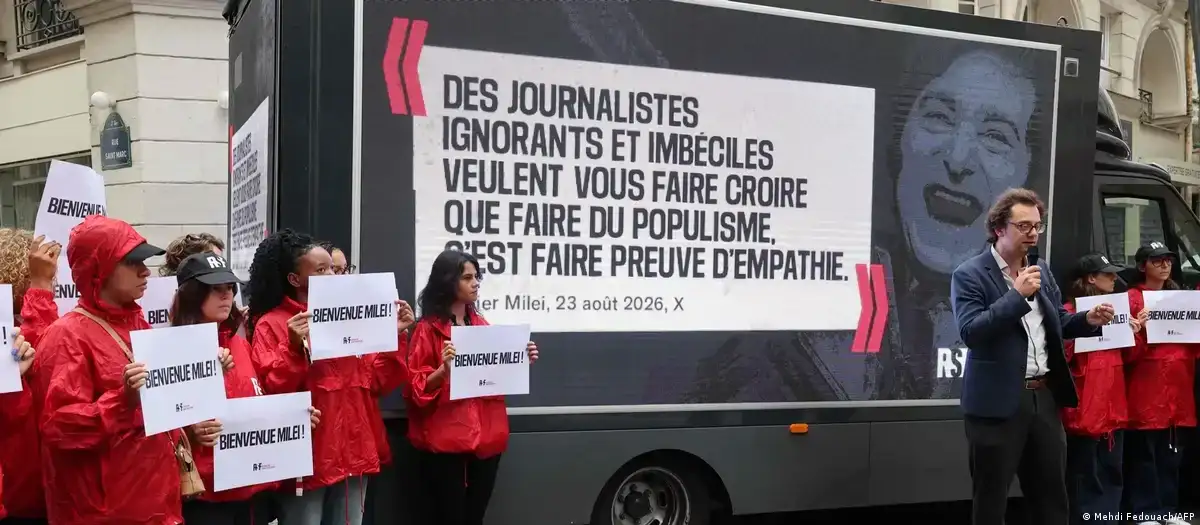 Reporteros sin Fronteras protestó en contra de Milei en París