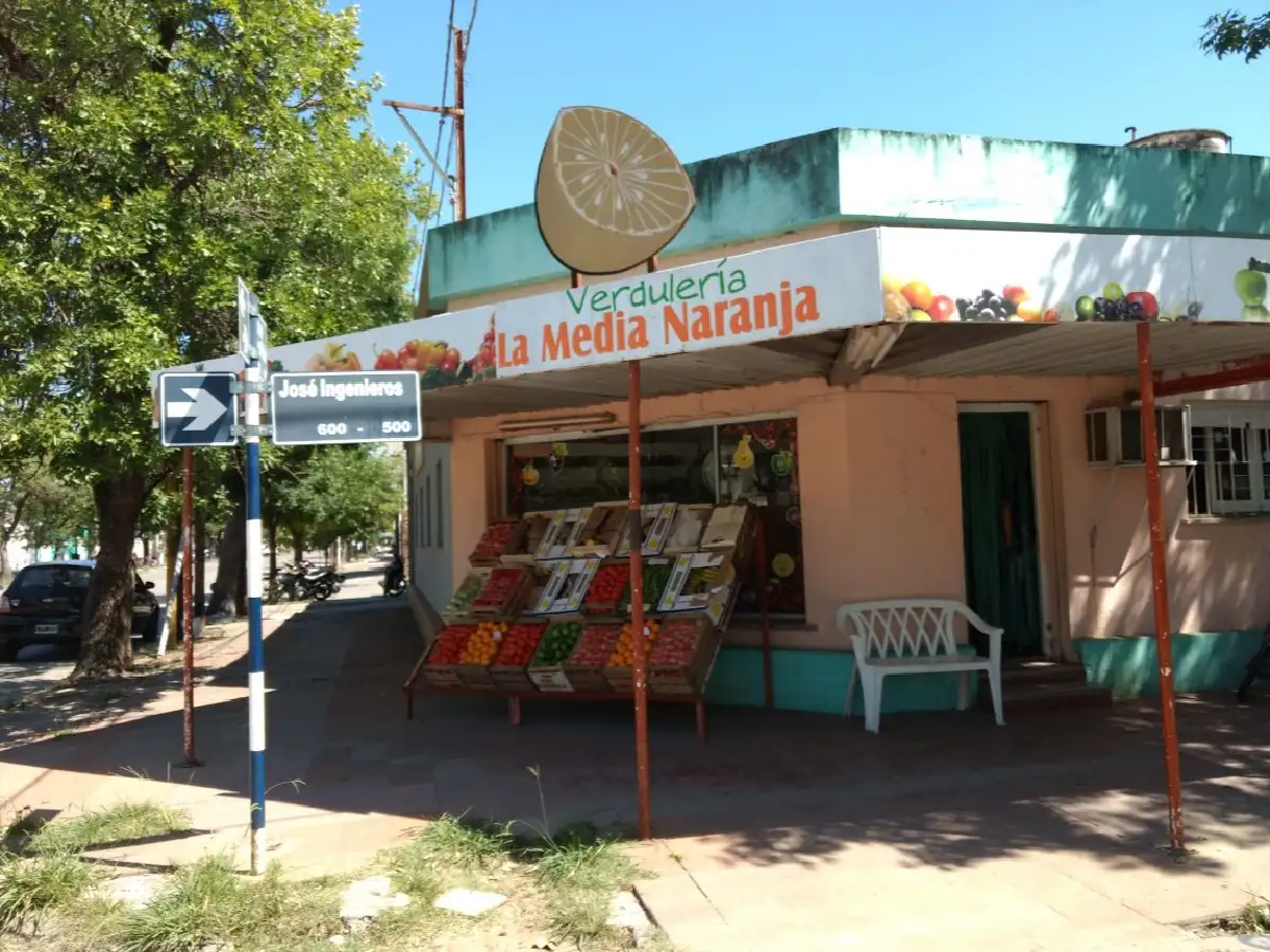 Tras romper el techo se llevaron Mercadería de una verdulería de barrio Sarmiento