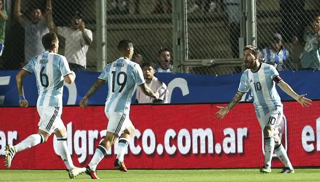 Eliminatorias: Argentina recibe a Chile en un duelo crucial