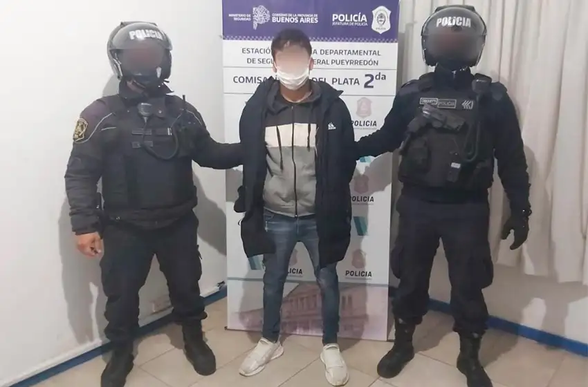 Vecinos atrapan a un arrebatador que robó el celular a un joven