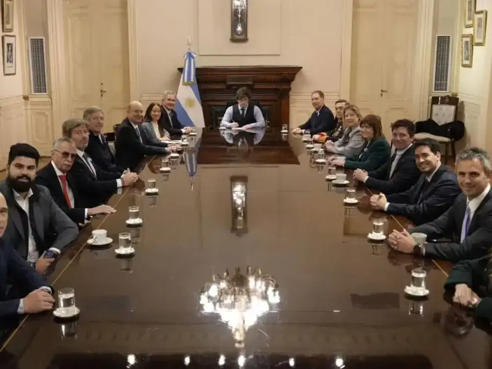 Milei reunió a su Gabinete tras la victoria de Lula en Brasil y crece la tensión diplomática