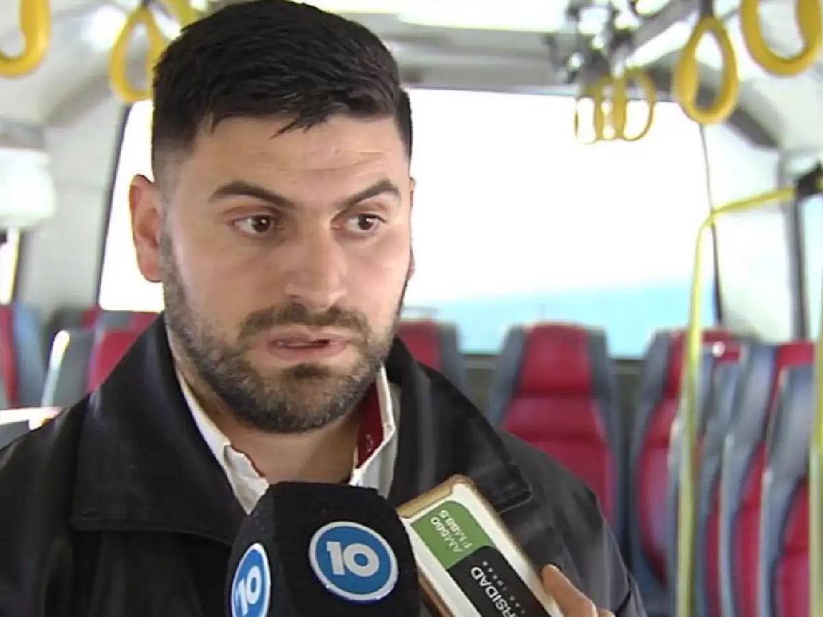 Un chofer paró el colectivo e intervino en un caso de violencia de género