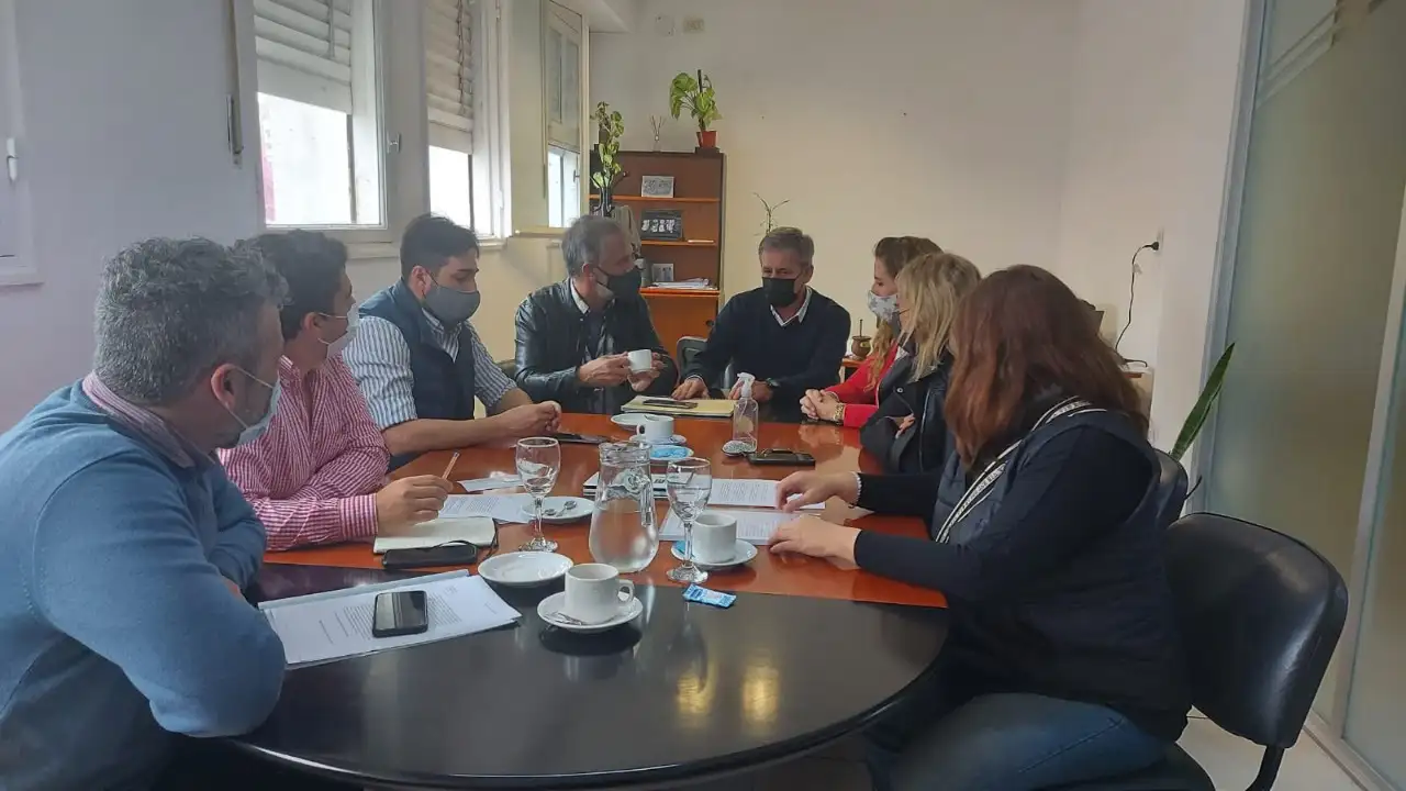 Emilio Jatón recibió a propietarios de salones de fiestas