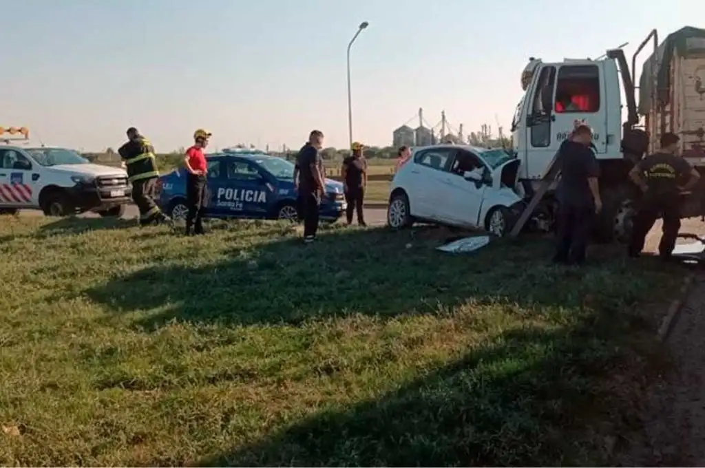 Accidente fatal en San Lorenzo:  murió un automovilista al chocar contra un camión