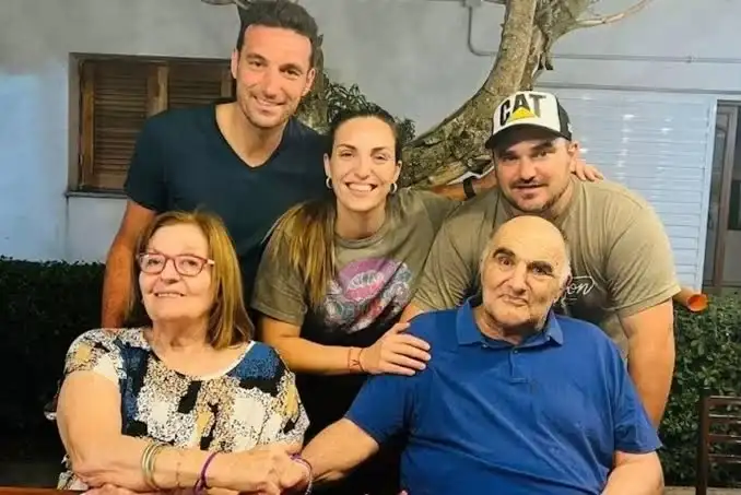 Lionel Scaloni atraviesa un difícil momento tras la muerte de su madre, Eulalia Marzetti, a los 74 años en Pujato.