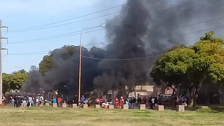 Protesta de vecinos en Aristóbulo del Valle y Larrea
