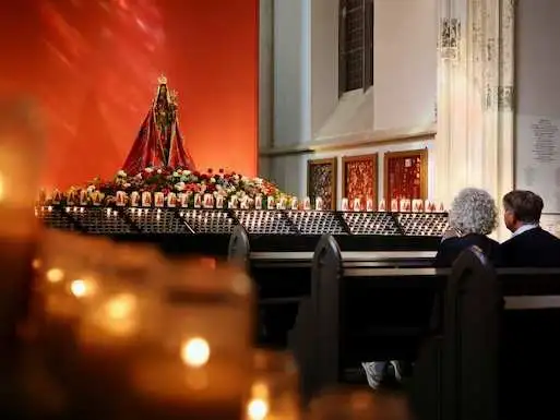 El Vaticano se prepara para recibir a decenas de miles de fieles y líderes políticos para el último adiós al Papa Francisco.