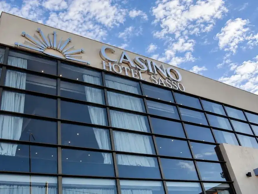 El Casino Sasso, ubicado en Punta Mogotes, fue adjudicado por 20 años a una unión integrada por UTHGRA y Yukon Technology.