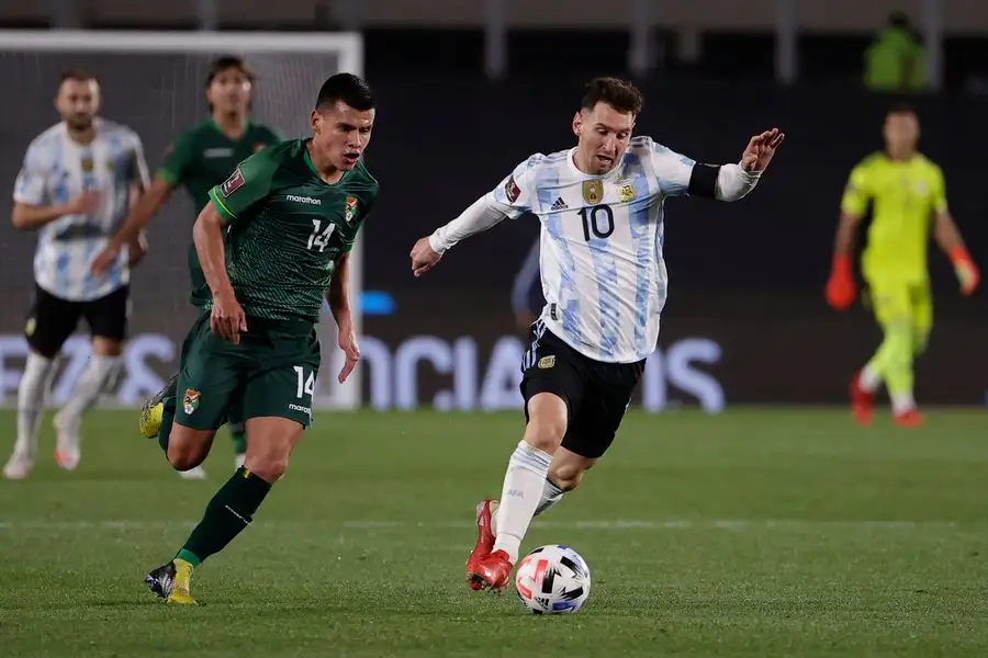 Argentina juega en La Paz con 3.625 metros de altura.
