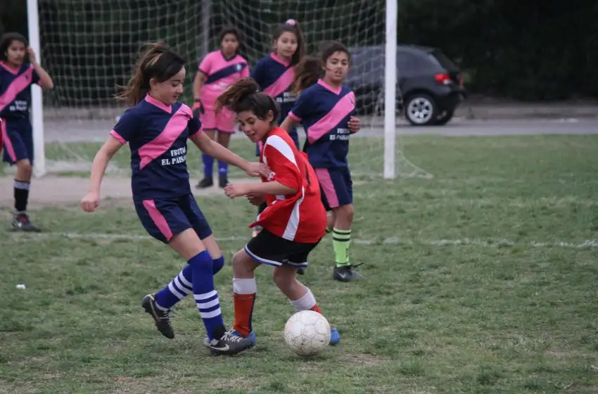 Peligra el fútbol barrial: el Municipio no pagará el transporte