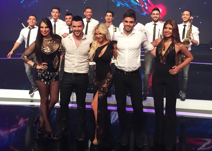 Luciana Salazar canta cumbia pop