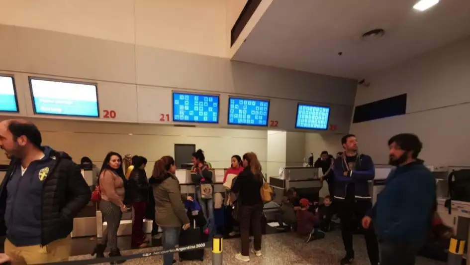 Pasajeros de Flybondi quedaron a la deriva en Mendoza