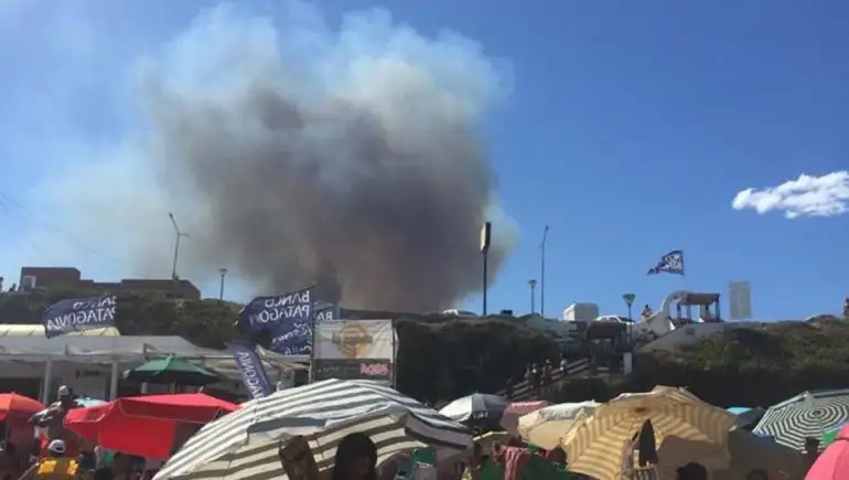 Las Grutas: con el aporte de la lluvia, lograron controlar el incendio