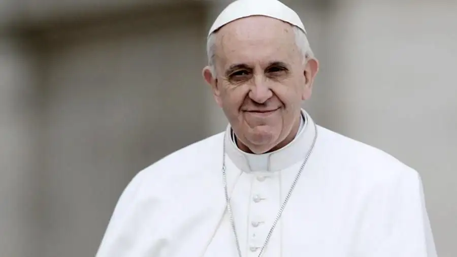 Cientos de fieles esperan la misa del Papa en Abu Dhabi