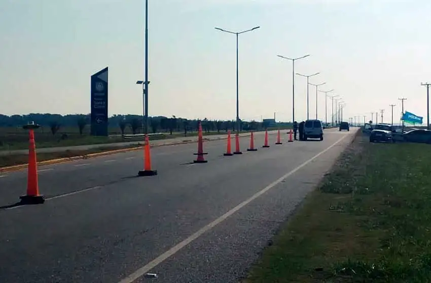 Metió a su hija en el baúl para evadir la cuarentena y circular por la ruta 11