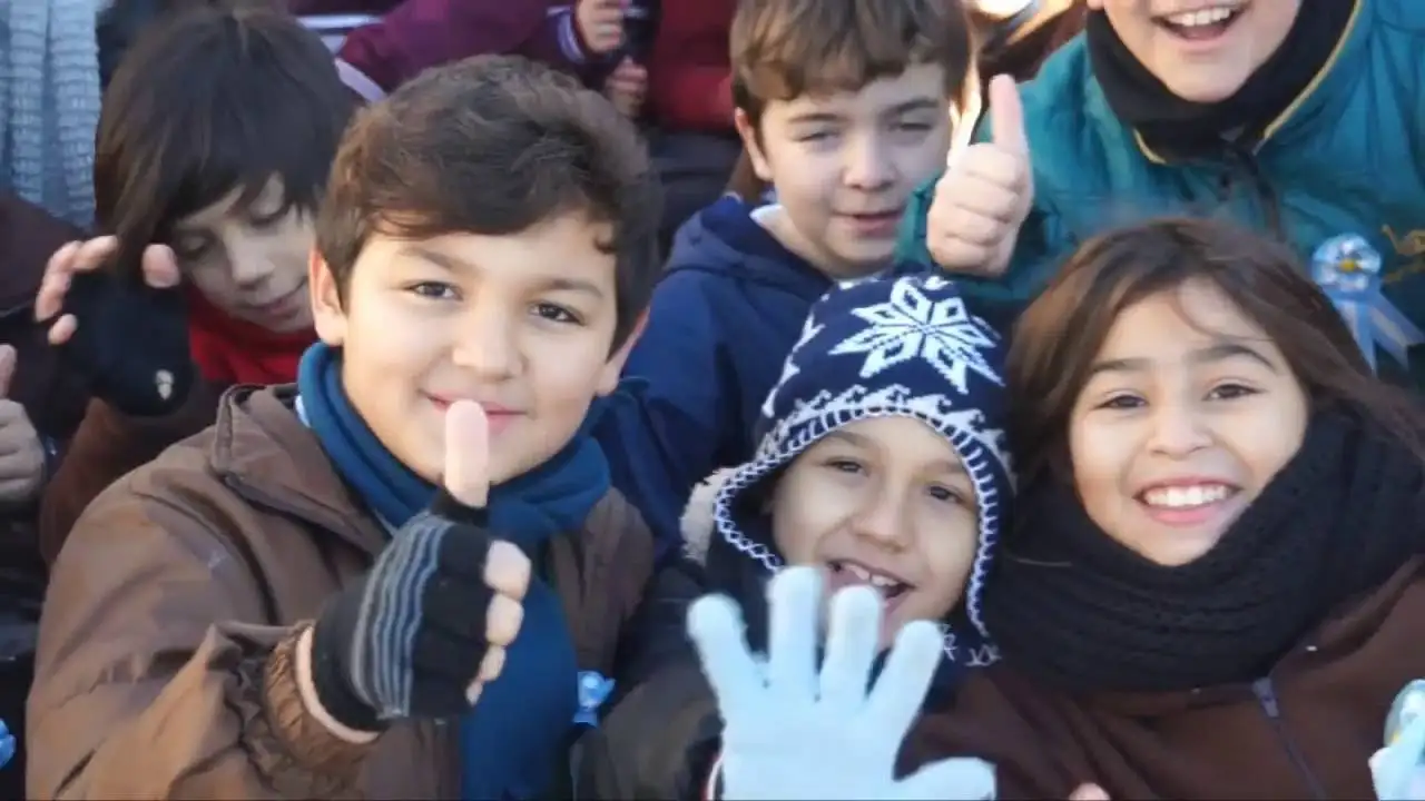 Más de 4000 niños prometieron lealtad a la Bandera