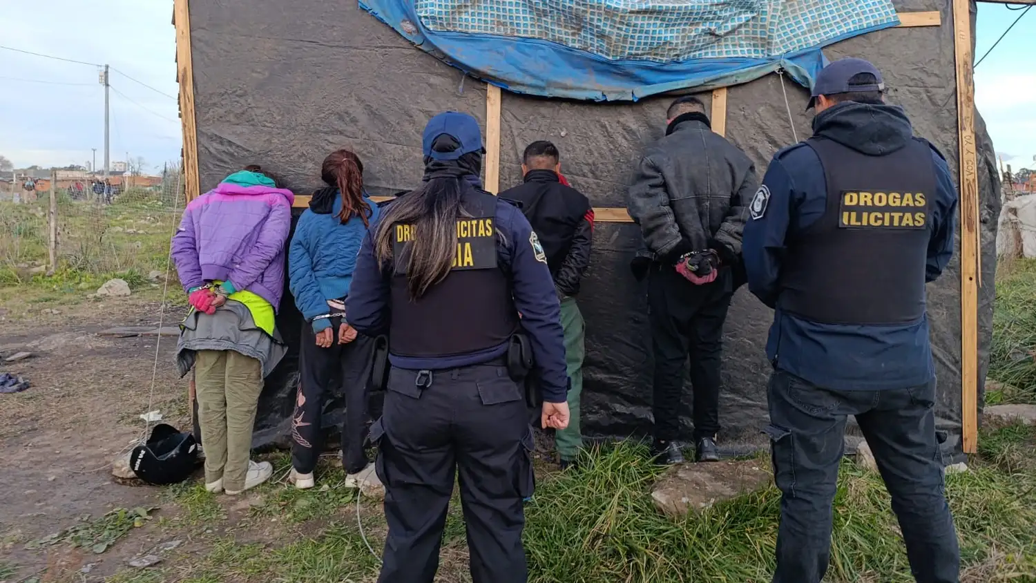 Cuatro personas fueron detenidas en los distintos domicilios de Bosque Grande y el barrio General San Martín.