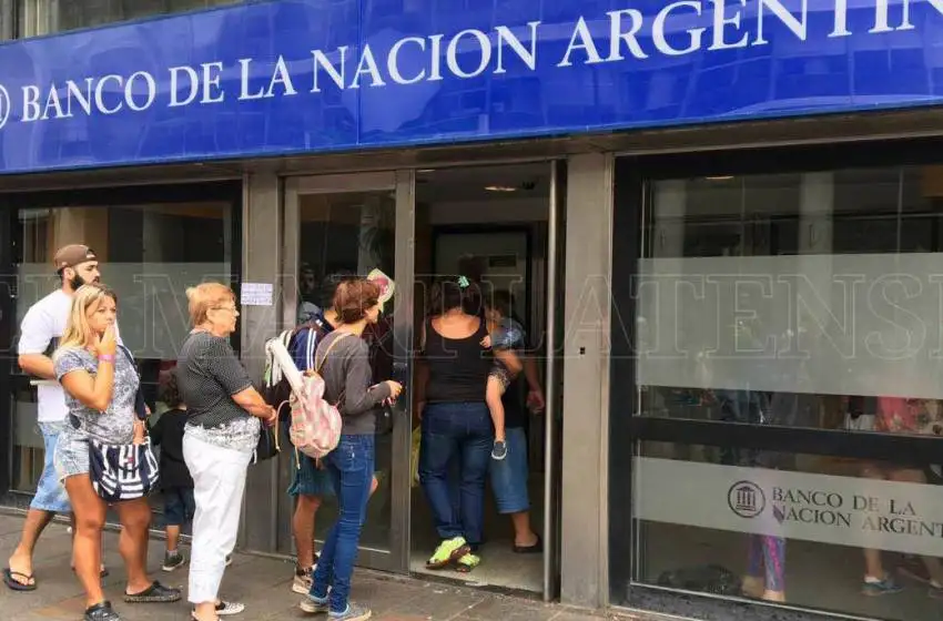 El presente económico genera "grandes presiones" para los bancarios