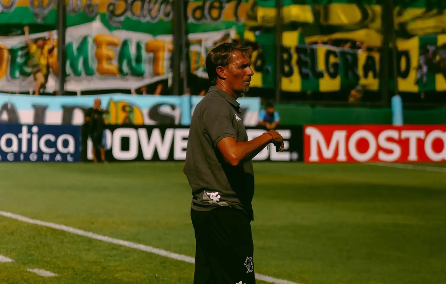 Mariano Charlier en el partido ante Gimnasia y Tiro de Salta. (Foto: Prensa Aldosivi)