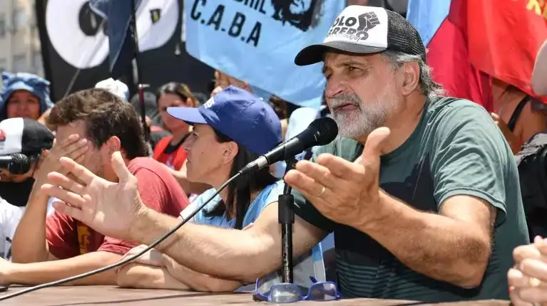 El referente del Polo Obrero, Eduardo Belliboni, salió a cuestionar los allanamientos realizados en el marco de la causa que investiga a dirigentes sociales por presuntas extorsiones a beneficiarios de planes.
