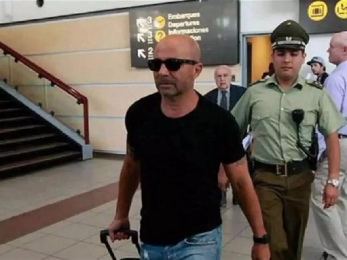 Sampaoli llegó a la Argentina, aunque todavía debe esperar para asumir 