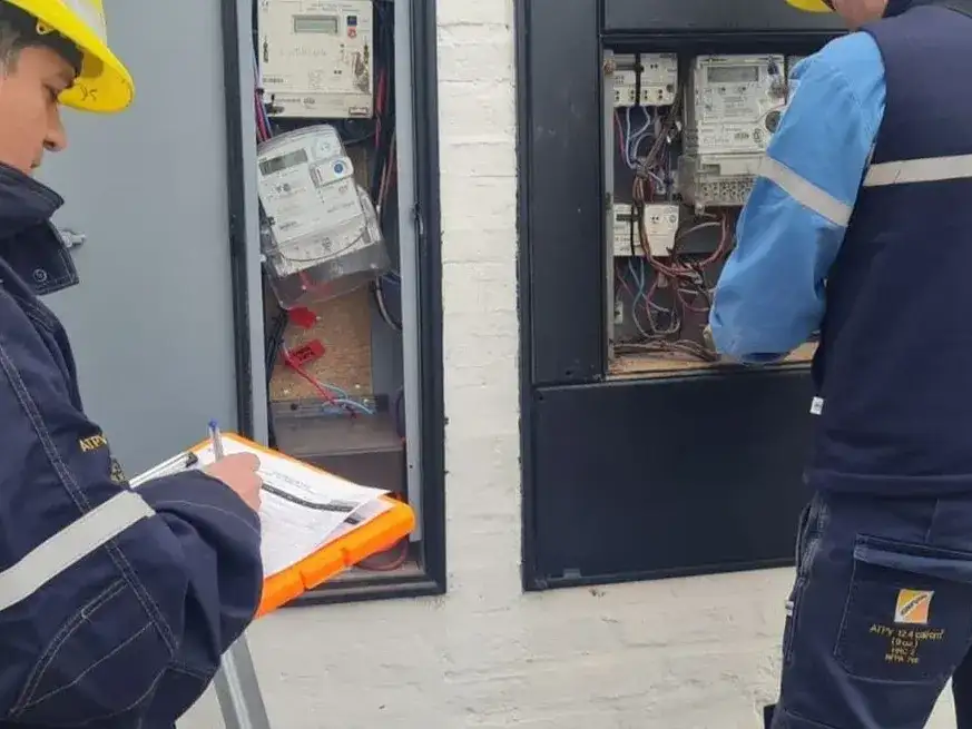 Para este verano está previsto un aumento del consumo eléctrico en los hogares, así como una mayor presión sobre la red de distribución provincial, que deberá responder a picos de demanda más frecuentes e intensos.