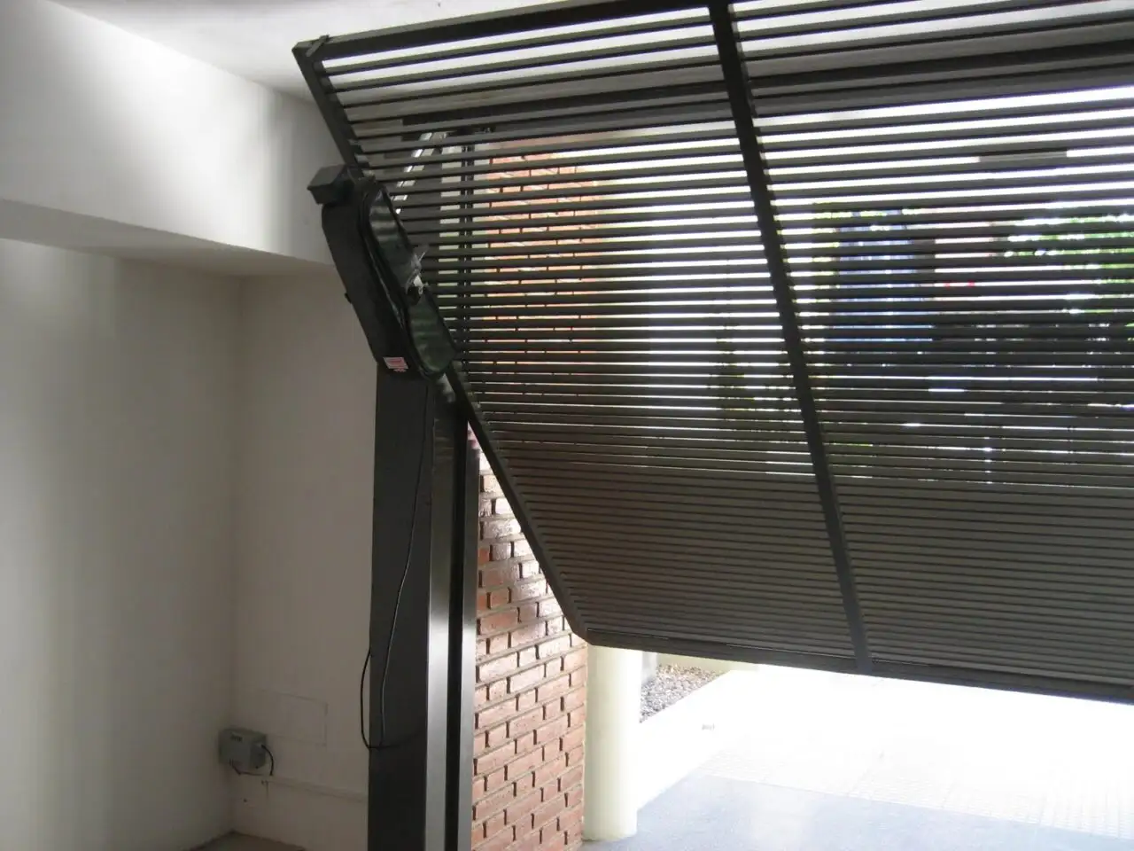 Venado Tuerto: roban una moto, herramientas y un TV en una vivienda