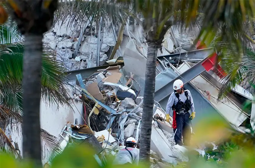 Ya son cuatro los muertos por el derrumbe del edificio en Miami y buscan a otras 159 personas