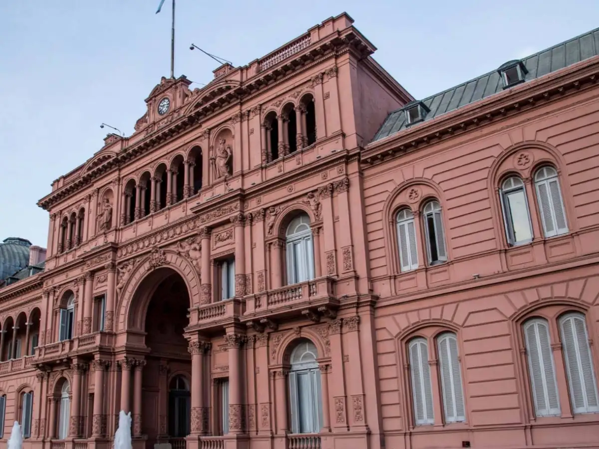 Unos 270 funcionarios ocupan 890 cargos en empresas privadas 