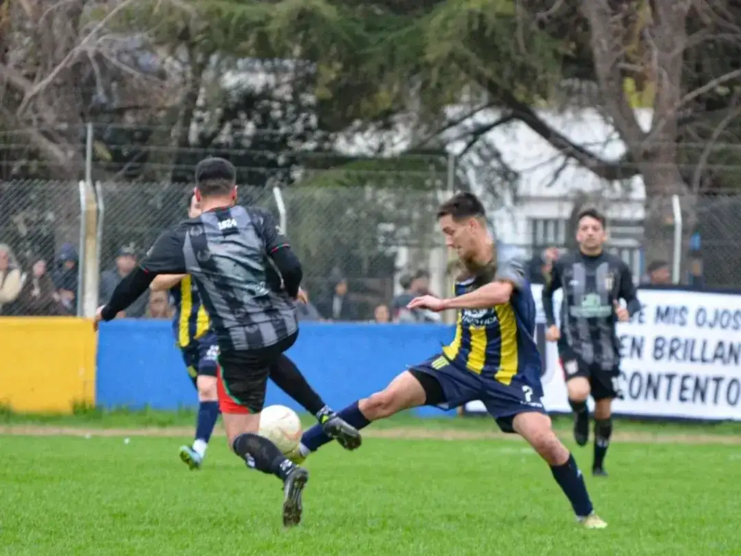 Central igualó con Centenario y se aseguró el "1" en su zona. Foto: Lorena Canaveccio