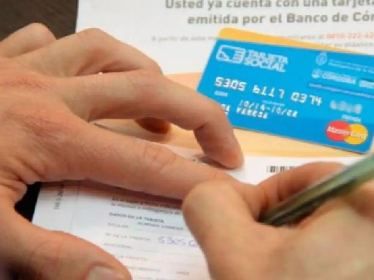 Schiaretti anunció un extra de $2.000 para la Tarjeta Social