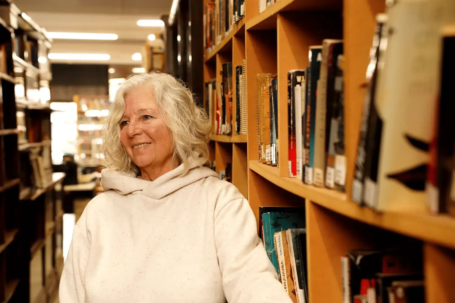 De lectora apasionada a presidenta: la historia de Sandra Valdemarín y su vínculo con la Biblioteca Popular.