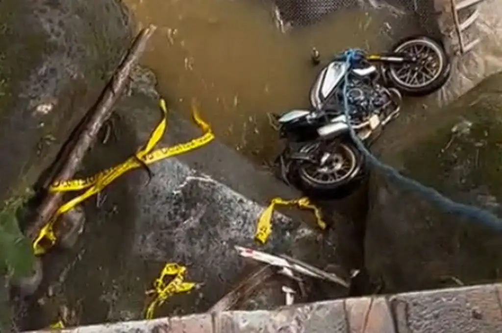 Entre Ríos: un motociclista murió al caer desde un puente sin luz ni guardarrail