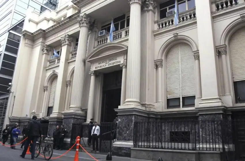 Para frenar el dólar, se podrán abrir plazos fijos en cualquier banco