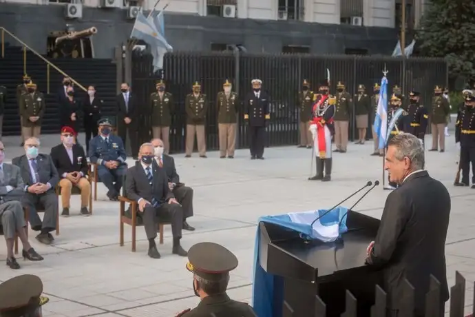 Agustín Rossi homenajeó a los caídos de Malvinas y creó una comisión para recordarlos