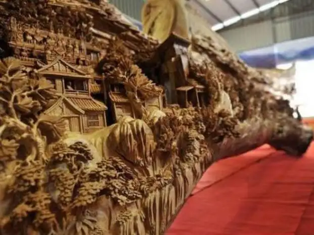 Un artista chino talló un árbol completo durante cuatro años y logró una verdadera obra maestra