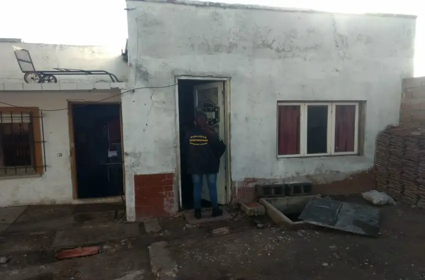 Dos detenidos y dos prófugos por una violenta entradera