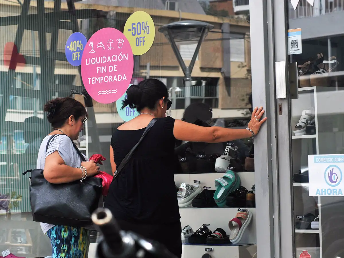Comerciantes ya no abrirán sábado a la tarde porque da pérdidas