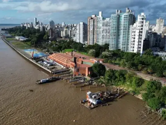 El ministro de Obras Públicas de Santa Fe, Lisandro Enrico, recorrió la obra y brindó información sobre los avances.