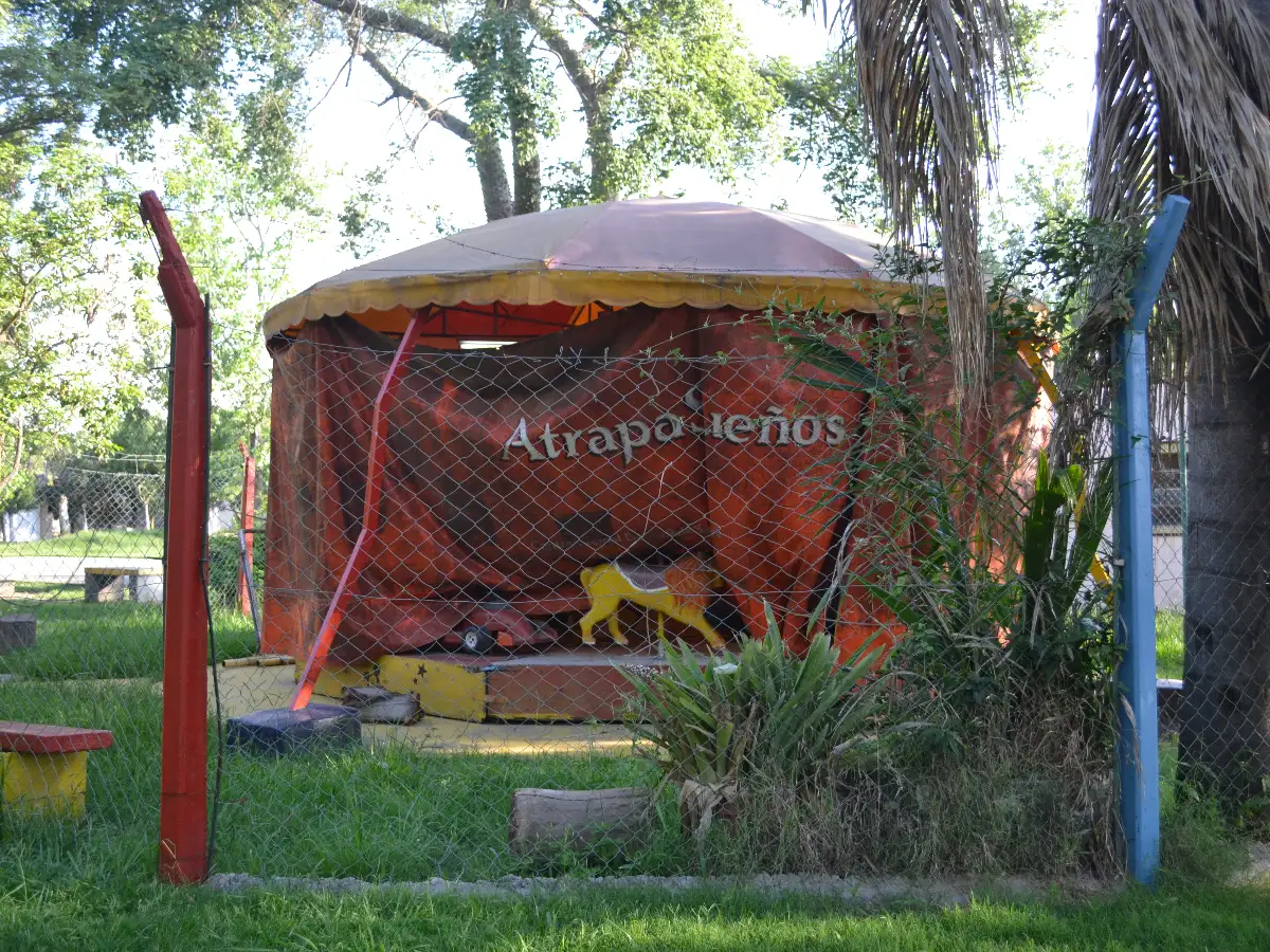 Tras el regreso de la calesita, construyen una  cancha de hockey en la plaza de 9 de Septiembre 