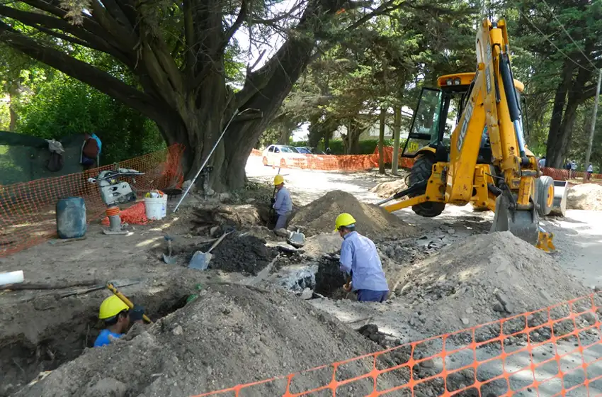 Cloacas: confirman obras para llevar el servicio a Colina Alegre y ampliarlo en Autódromo