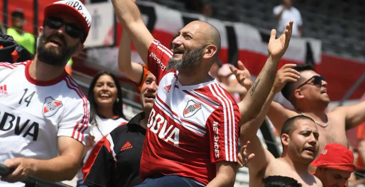 Retuvieron a un barra brava de River en Madrid y lo deportarán a la Argentina
