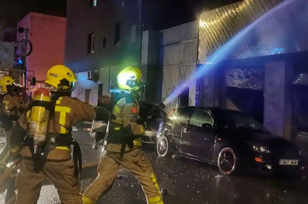 España: Al menos dos muertos tras incendiarse un edificio en Badalona