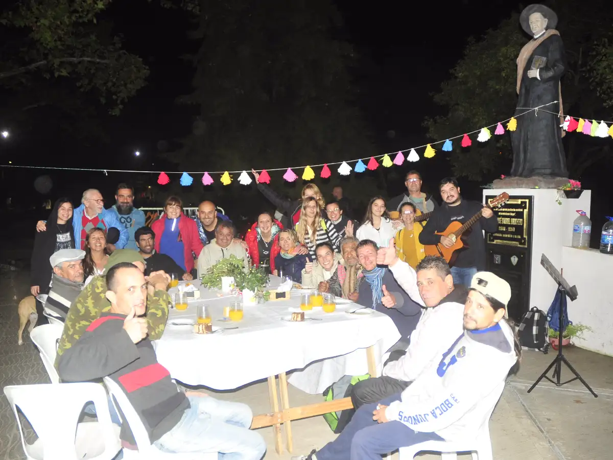 Los más necesitados tuvieron su "Mesa digna" en la plaza General Paz