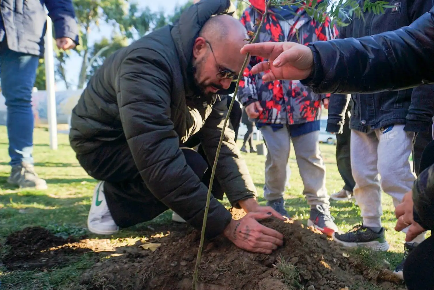 El cantautor Abel Pintos visitó esta mañana el Parque de la Ciudad de Comodoro Rivadavia.