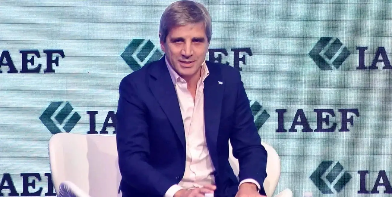 El ministro de Economía habló sobre el cepo y el superávit.