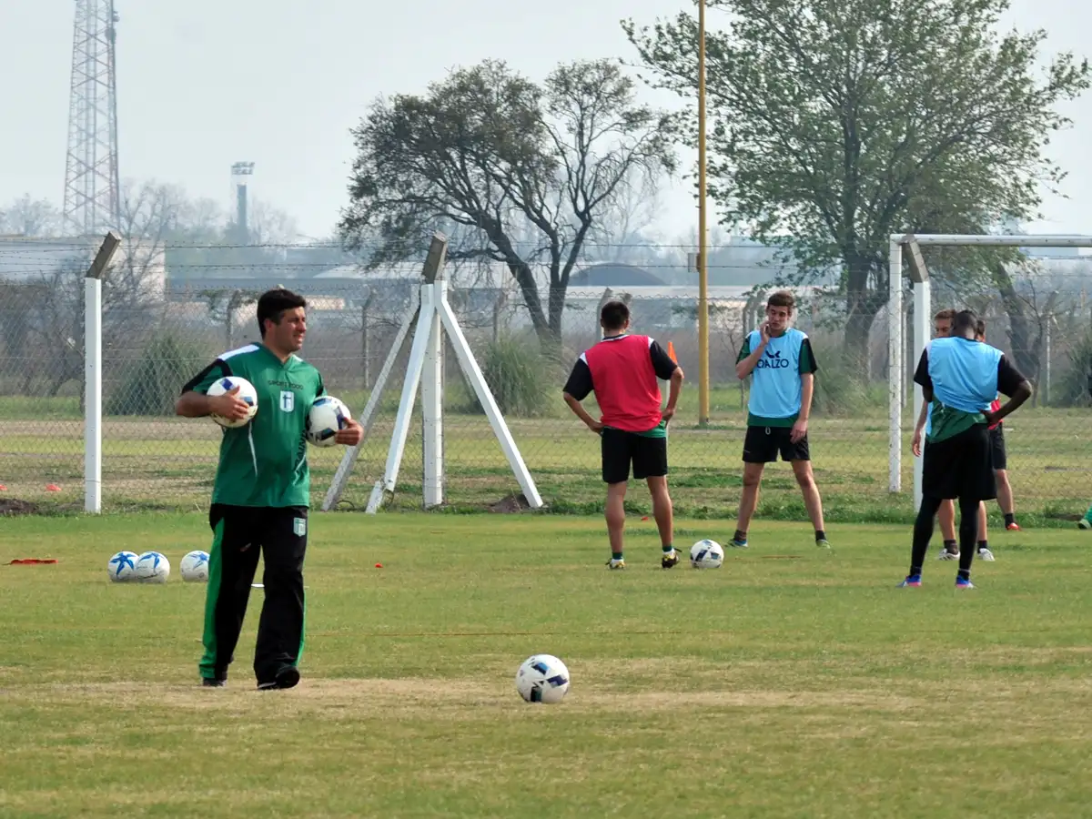 Sportivo trabaja esperando amistoso