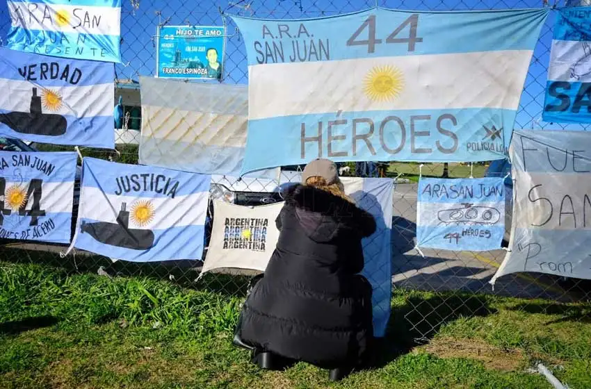 Arroyo impulsa un monumento en homenaje a los 44 tripulantes